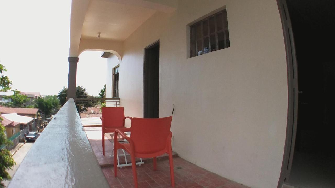 Beinte Singko De Marso Apartments Candon Экстерьер фото