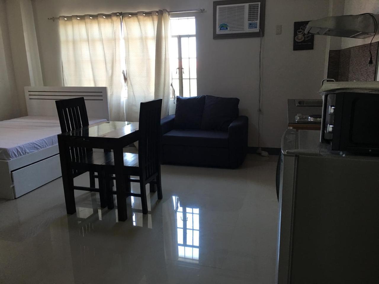Beinte Singko De Marso Apartments Candon Экстерьер фото