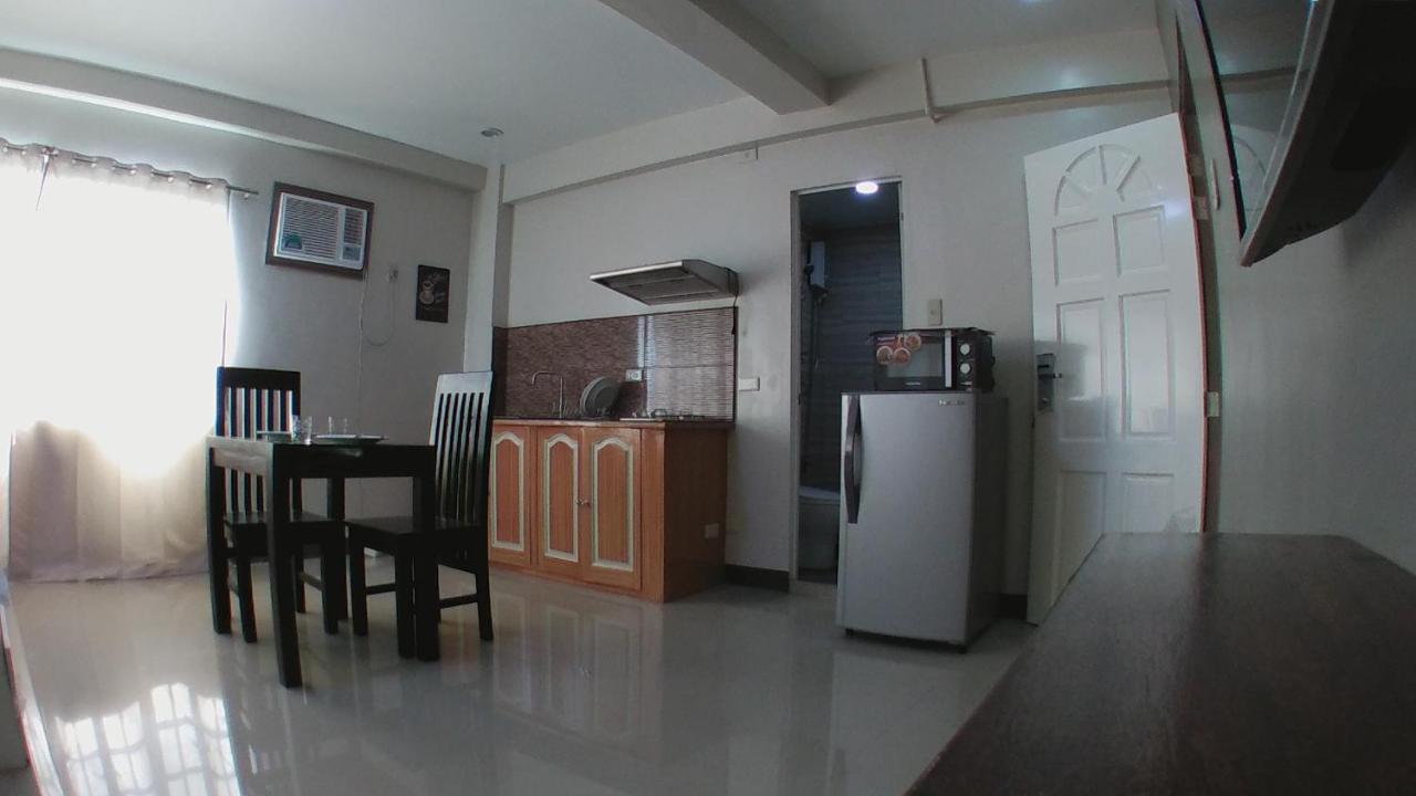 Beinte Singko De Marso Apartments Candon Экстерьер фото