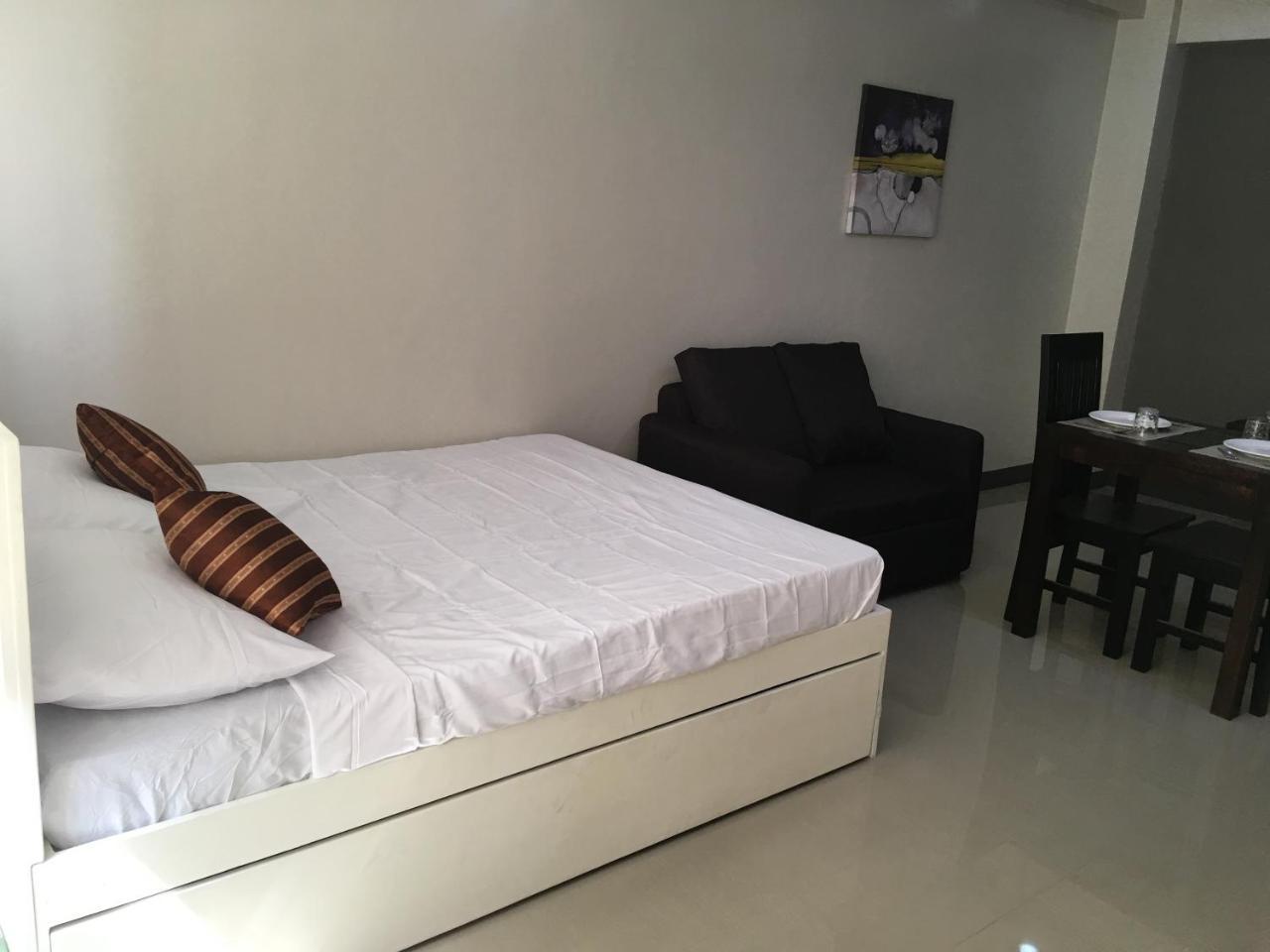 Beinte Singko De Marso Apartments Candon Экстерьер фото